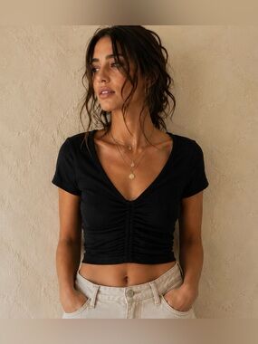 Aritzia Wilfred Free Levant Cropped T Shirt - Size Small